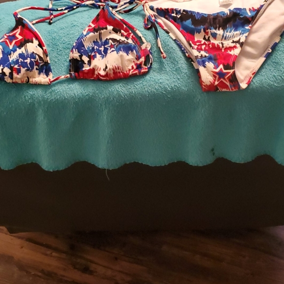 Bikini - Picture 4 of 4